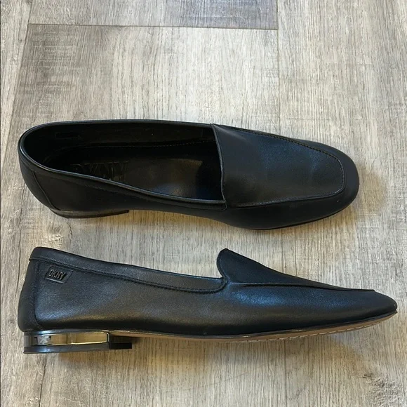 DKNY Laili Leather Flats with Silver Accent Heel Sz 7 - Picture 2 of 12